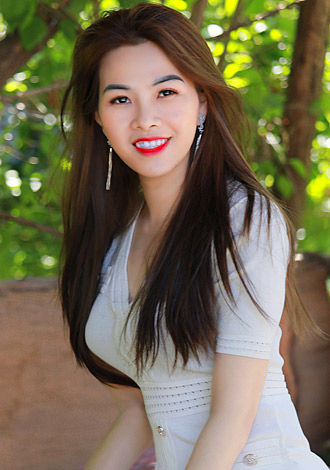 Gorgeous member profiles: Thi Trang from Ha Noi, member Vietnam